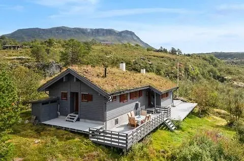 Guest Favorite - 5 Mins From Voringsfossen Garden